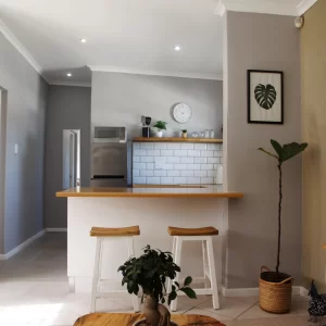 Brighton Beach Apartment 1 bar stools